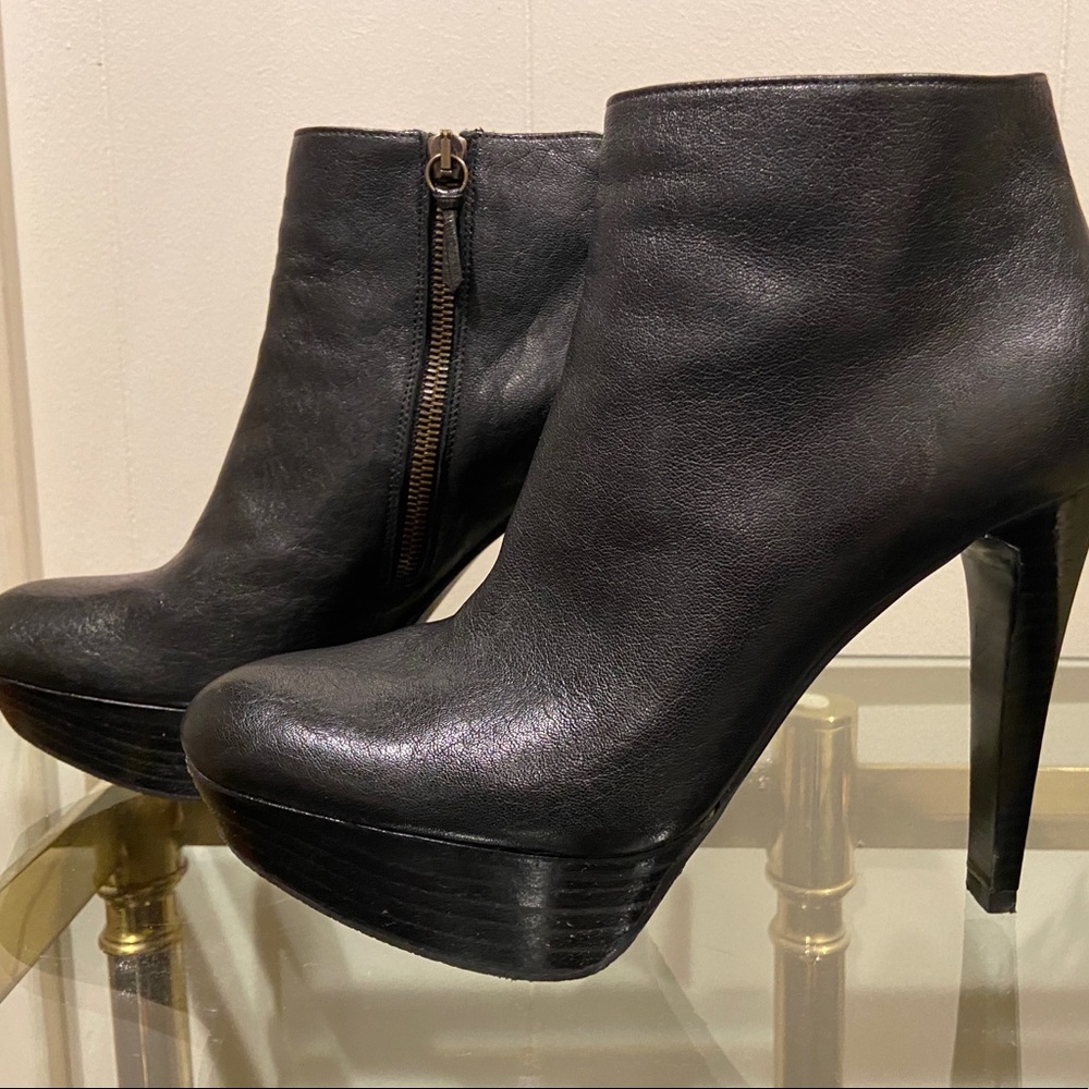 Stuart Weitzman Black Platform Bootie! Size 7.5